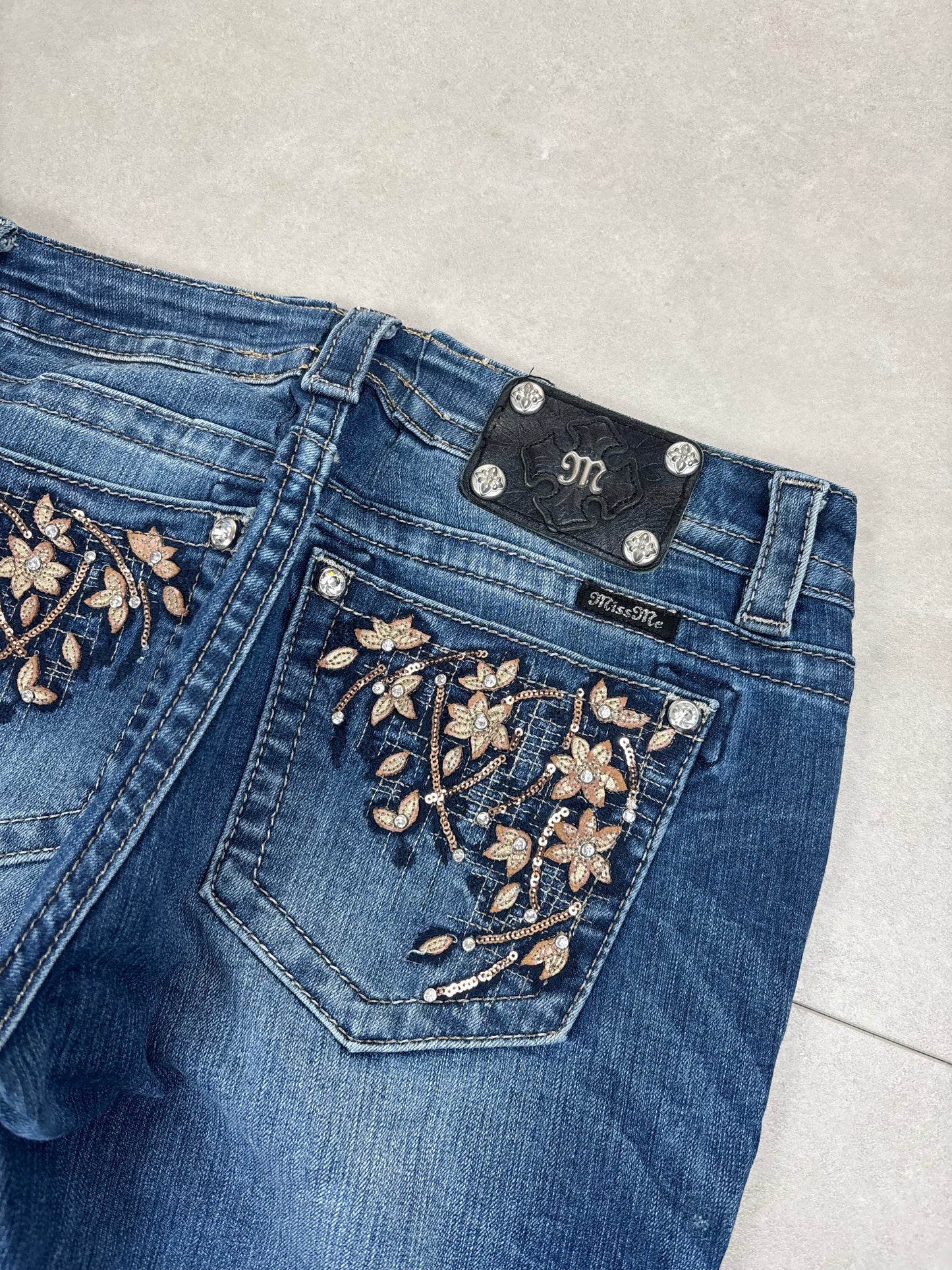 Miss Me Low-Mid Waist Bootcut Flared Jeans · M