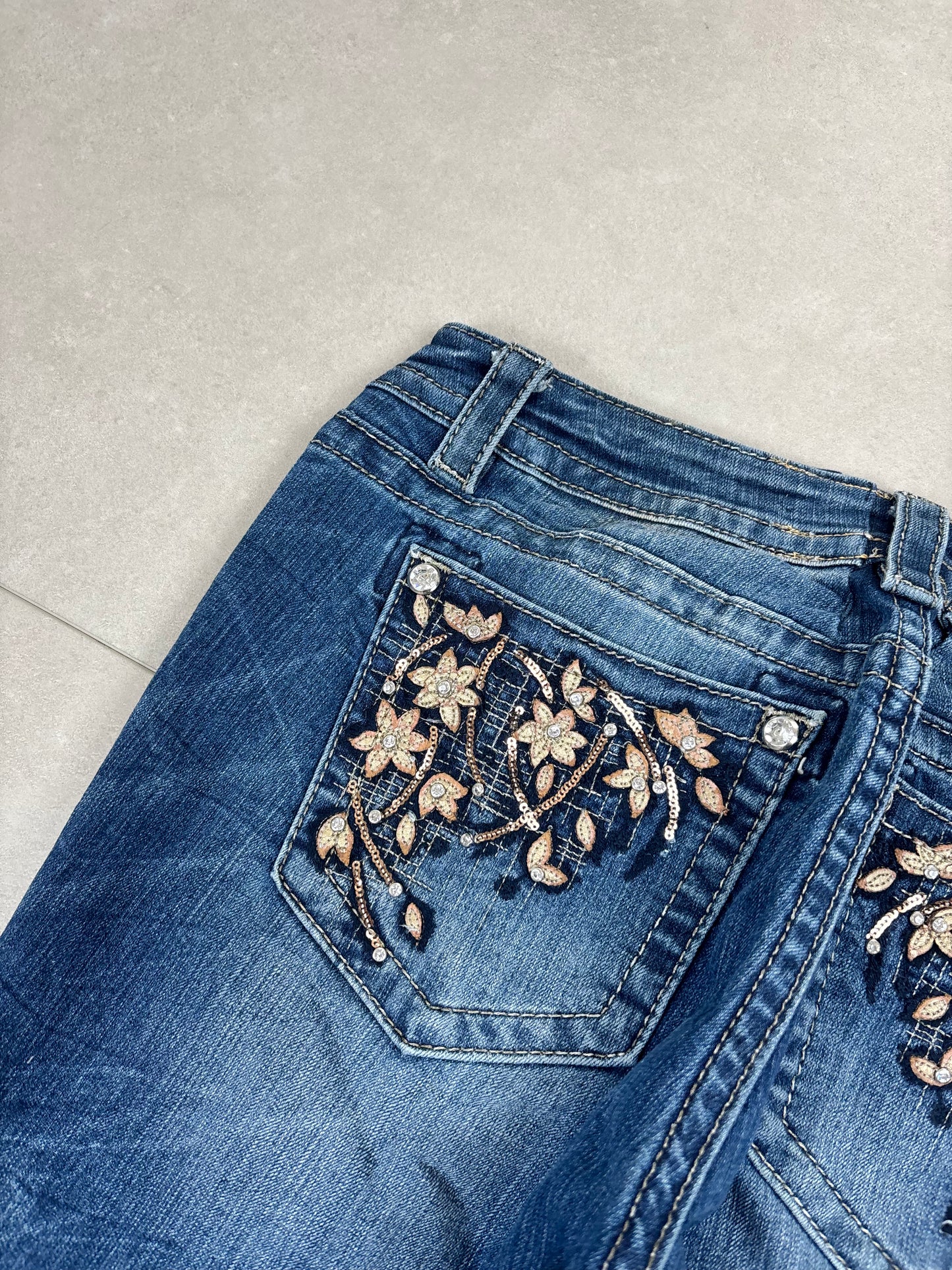 Miss Me Low-Mid Waist Bootcut Flared Jeans · M